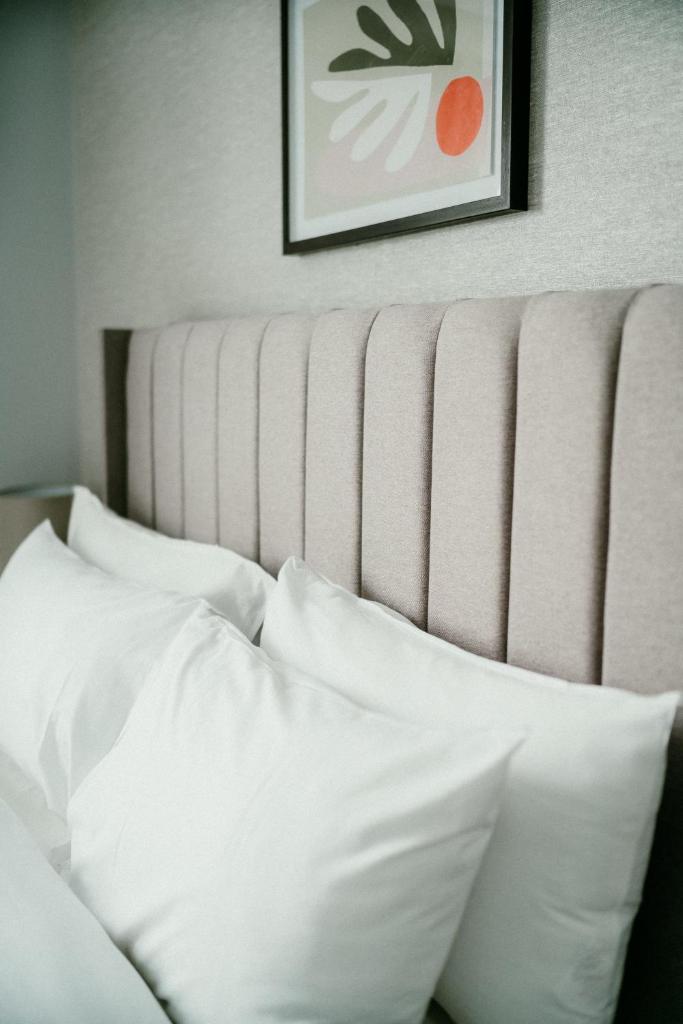 Urban Elegance: Luxury; Sleeps 6 2