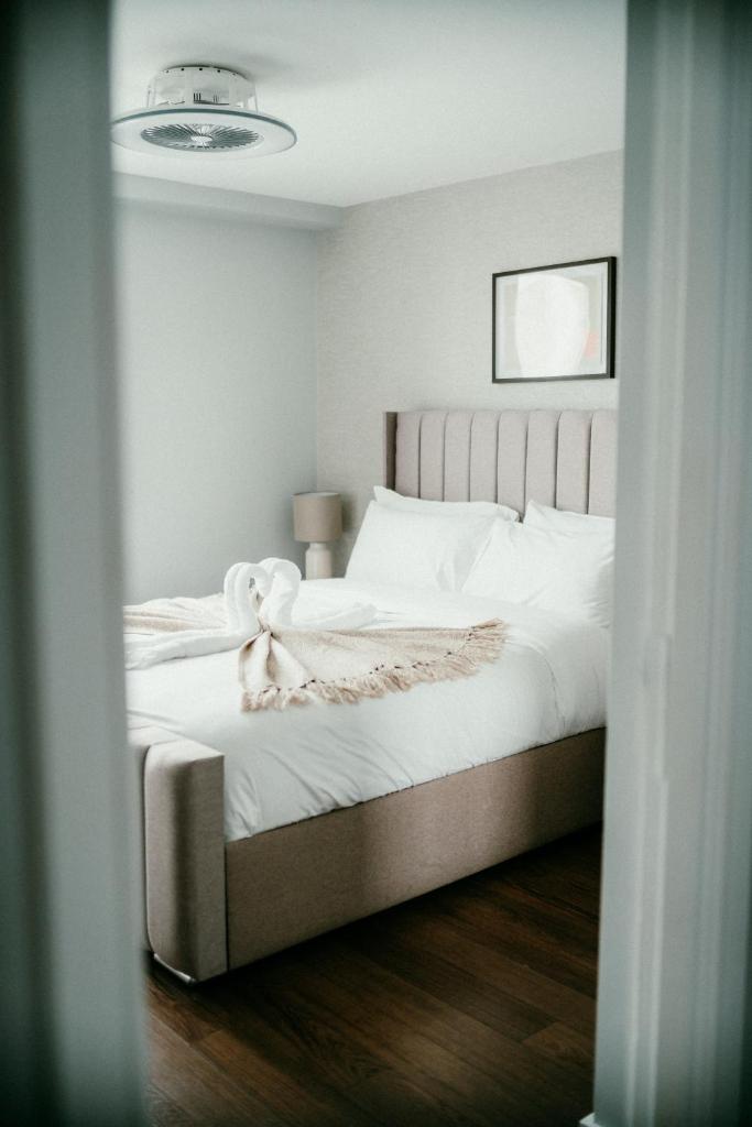 Urban Elegance: Luxury; Sleeps 6 6