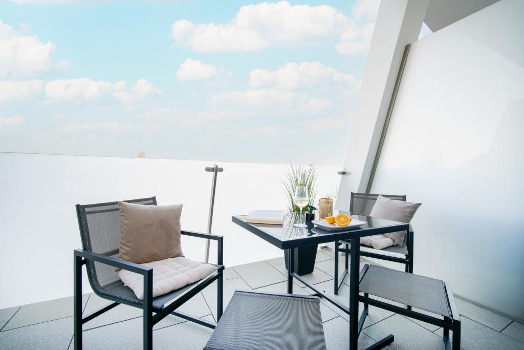 apartino - FREE parking, AC, city view balcony, nespresso, netflix 3