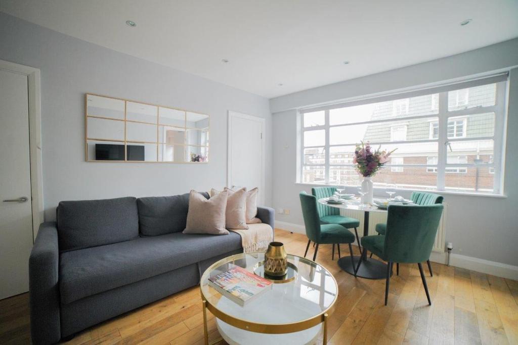 Art deco 1BR apartment in popular Chelsea area 4
