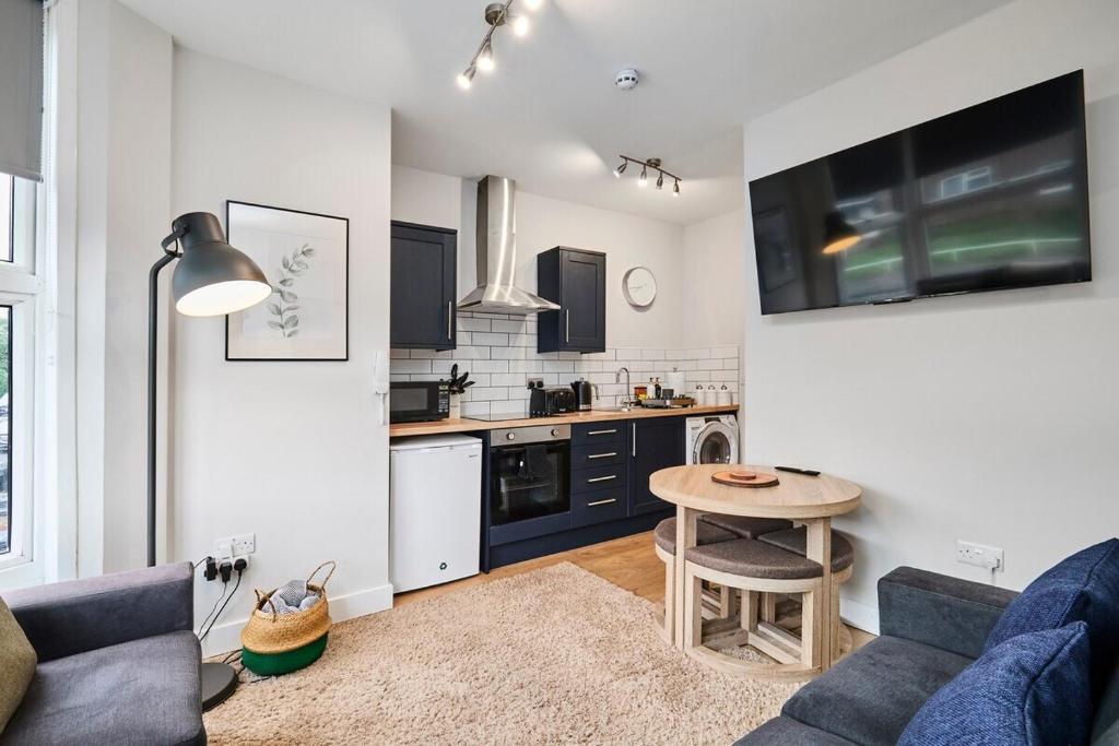 Kendal Lane Apartments 8
