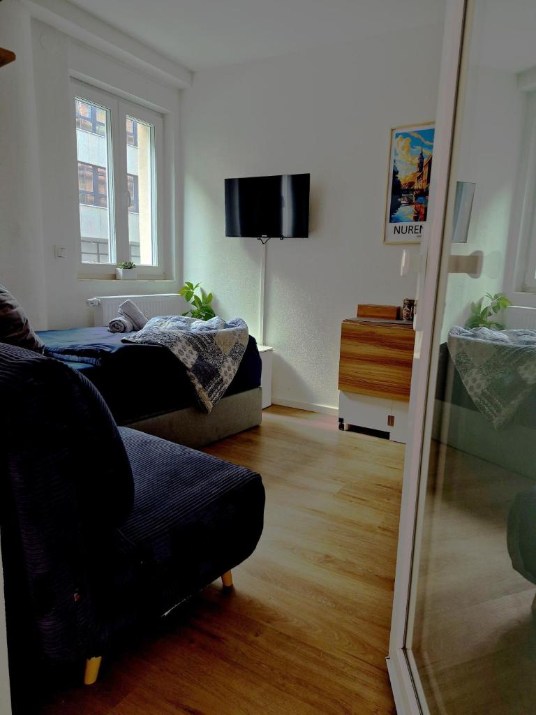 ModernesMiniZimmer-Stadtnah-SelfCheckIn-Parkplatz 8