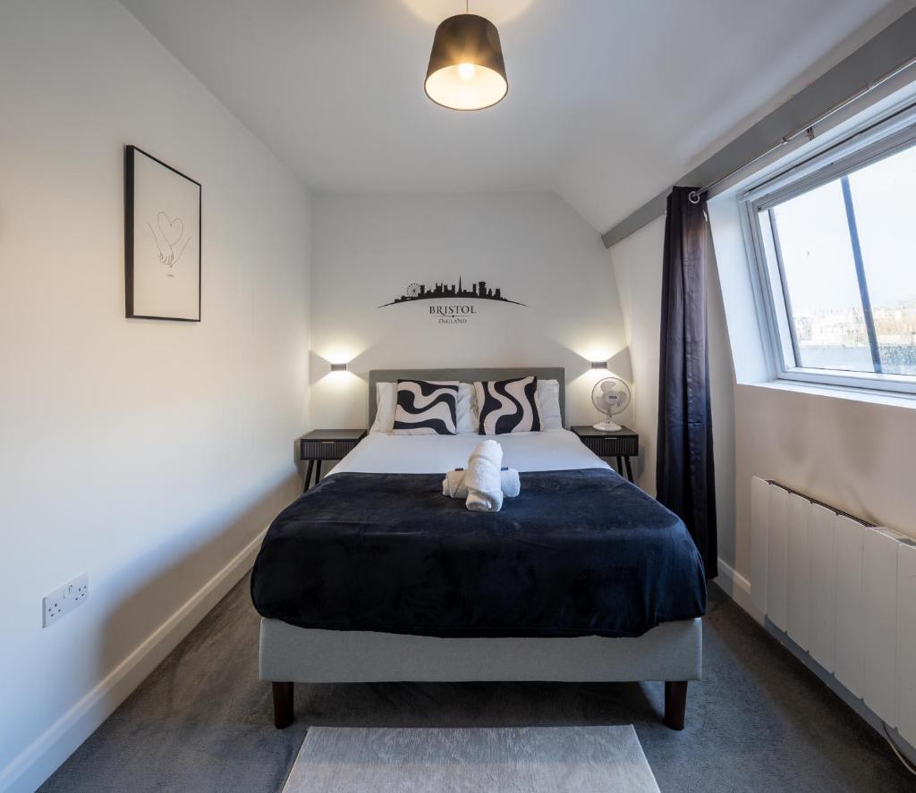 Stylish, Spacious 1 Bedroom Apartment, central 2