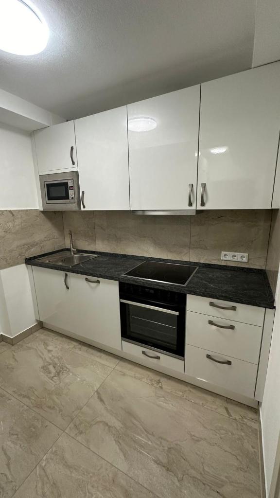 Quiet 2-Bedroom Apartment - Ideal for Families & Work Stays 6