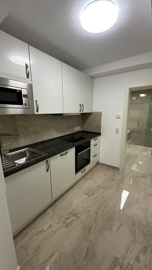 Quiet 2-Bedroom Apartment - Ideal for Families & Work Stays 7