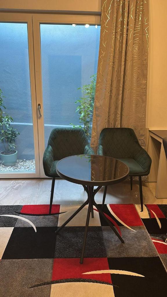 Quiet 2-Bedroom Apartment - Ideal for Families & Work Stays 5