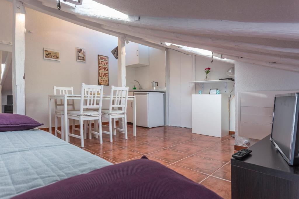CSF6 - white loft latina 4