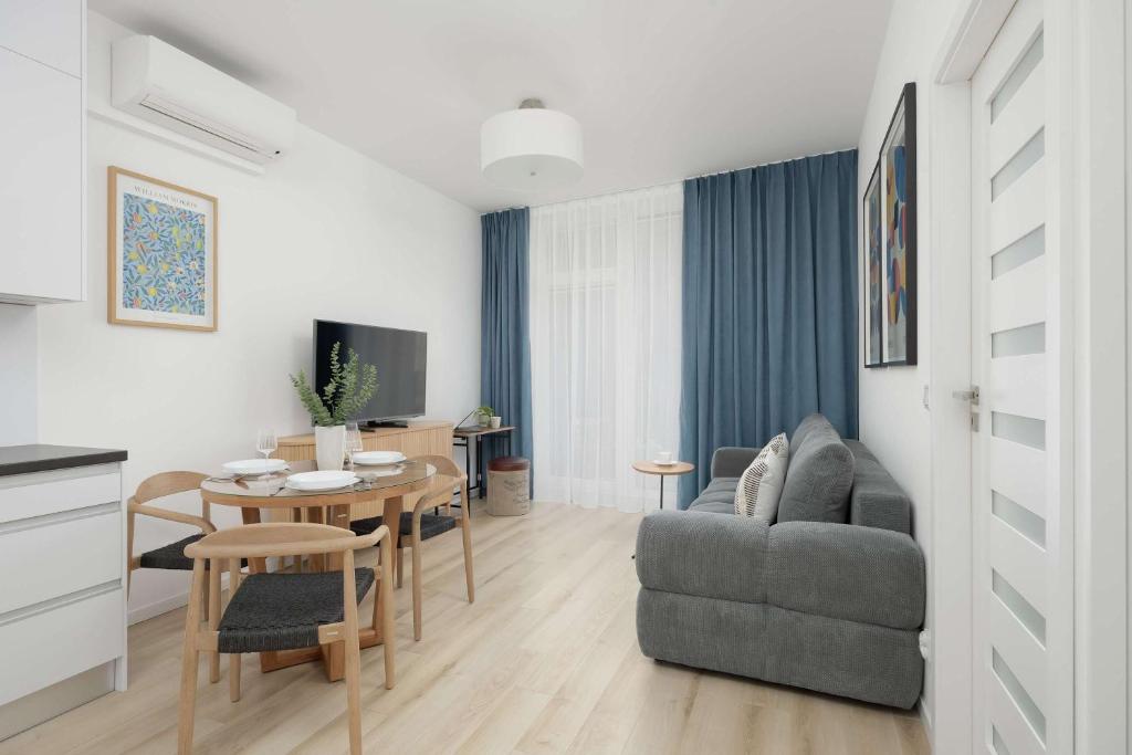 Stylish Apartment in Browary Warszawskie with Air Conditioning & Parking by Noclegi Renters 2