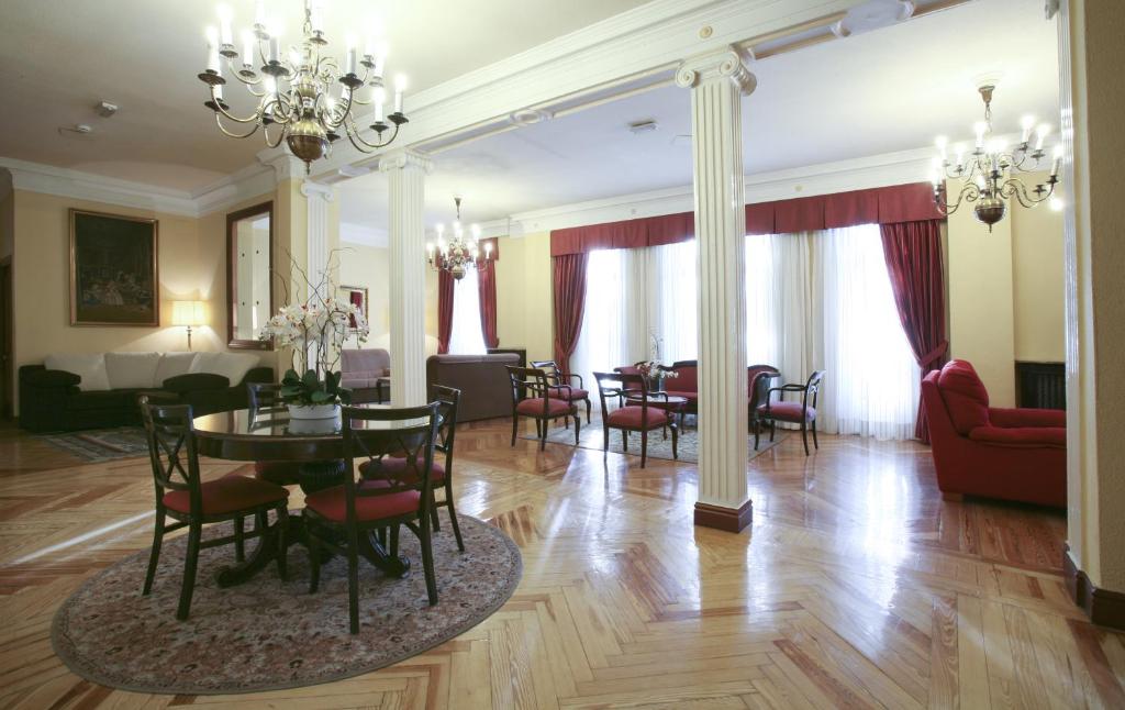 Hotel Mediodia Image