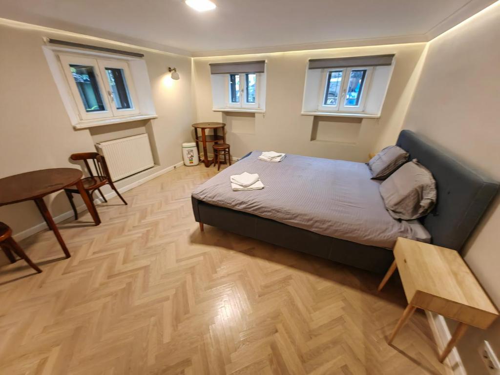 Little Bucharest mansion next to Parliament Palace 6