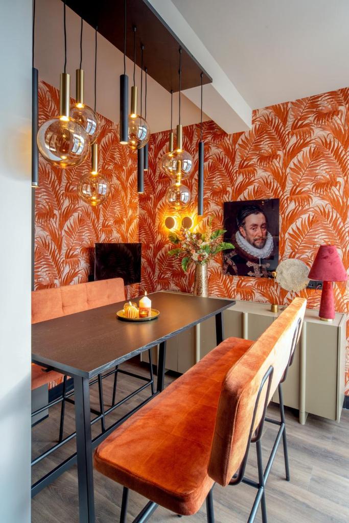 De Oranjestad - In de winkelstraat 4