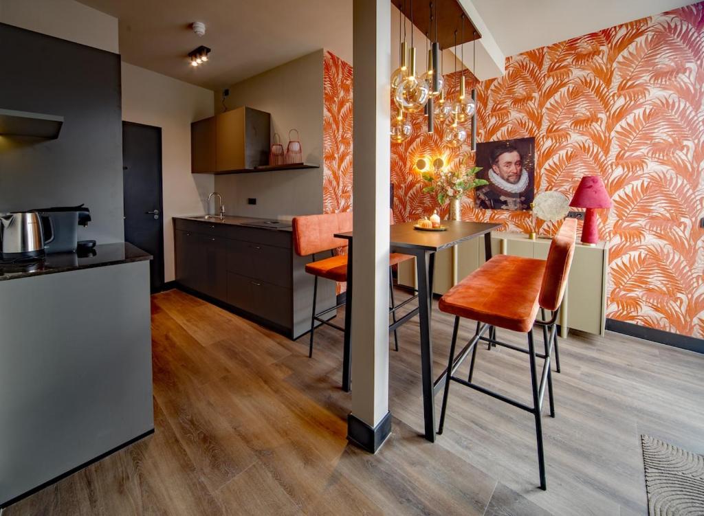 De Oranjestad - In de winkelstraat 8