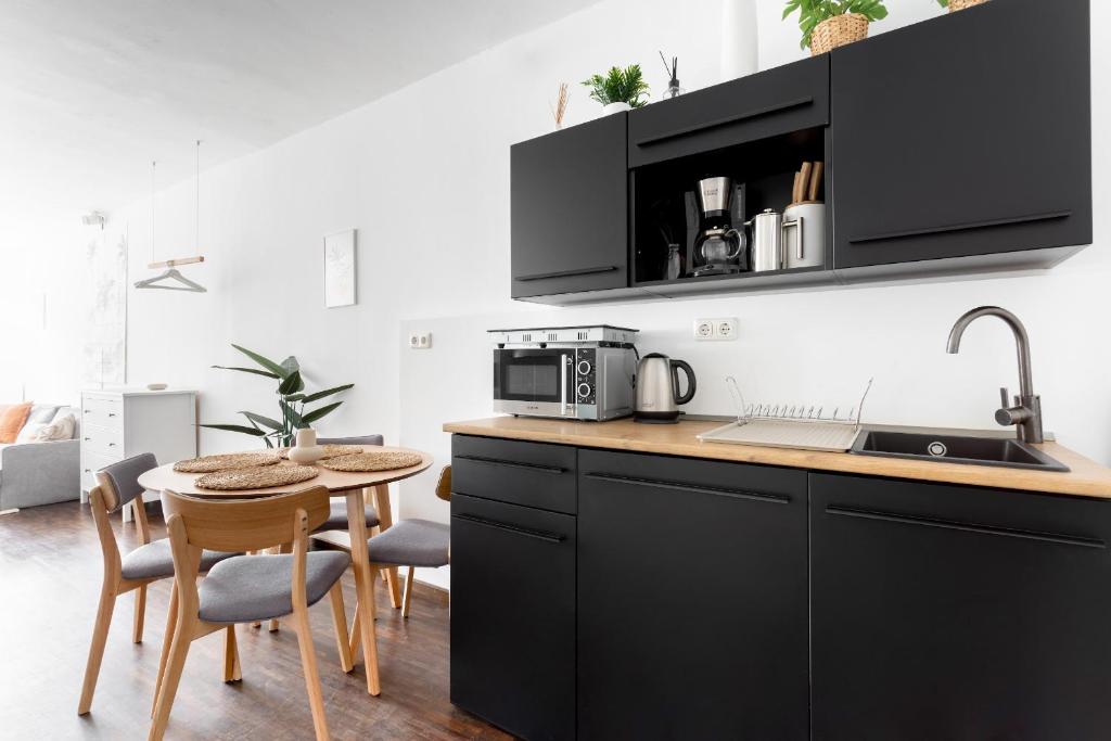 Global Living - Design Apartment I Rathausplatz I Kitchen I Augsburg 5