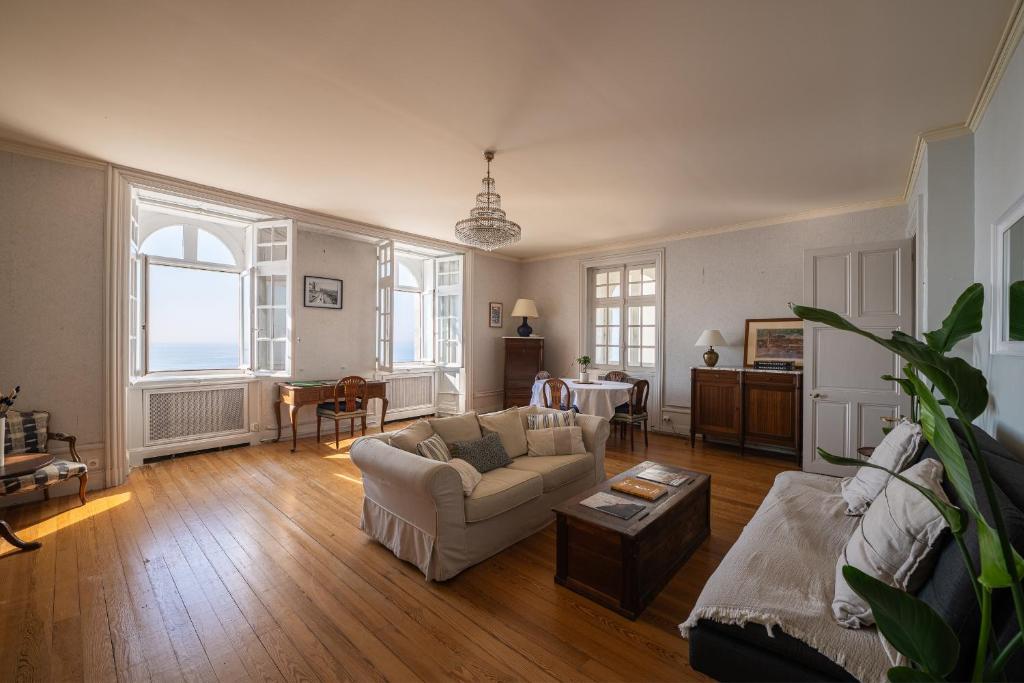 L Imperial - Bed and Views