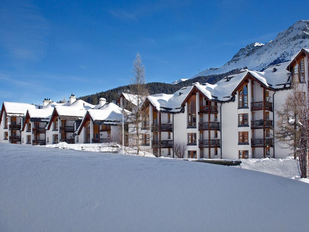 Schweizerhof Ferienwohnungen Lenzerheide 1