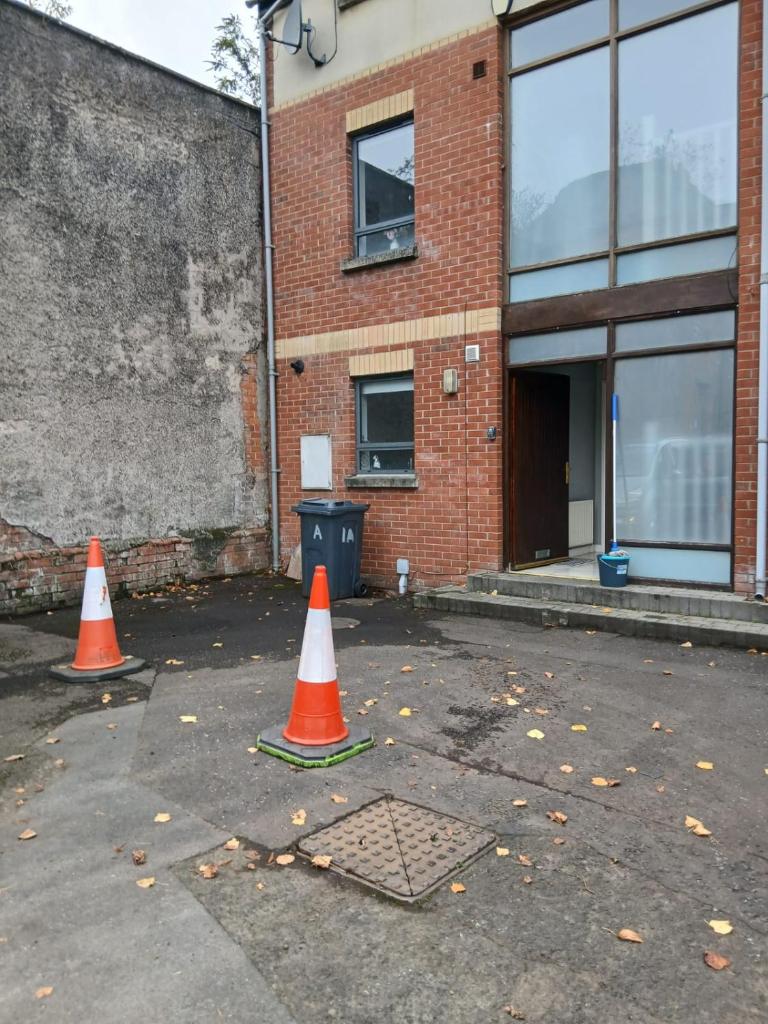 LARGE 3 BEDROOM HOME, 3 BATHROOMS, FREE PARKING, FAST WIFI 6