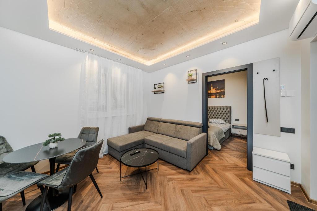 Chamber House 5