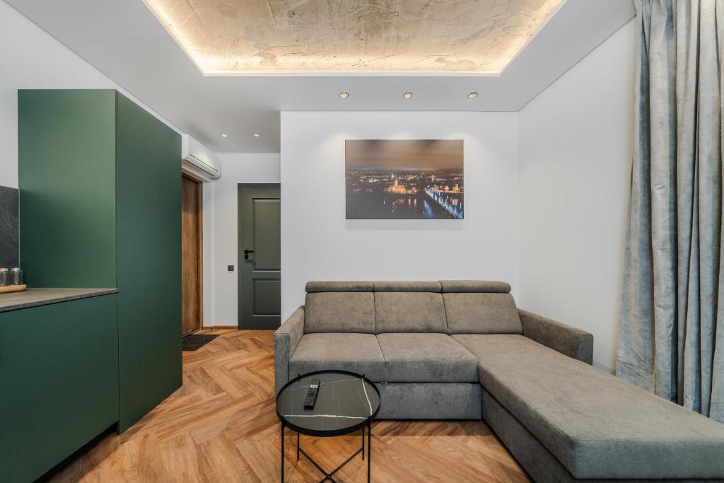Chamber House 7