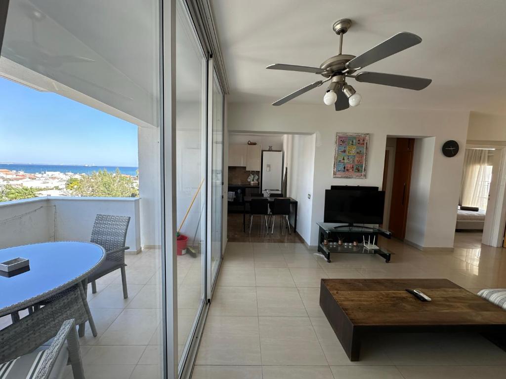 Superb Seaview Flat, Prime Area 3