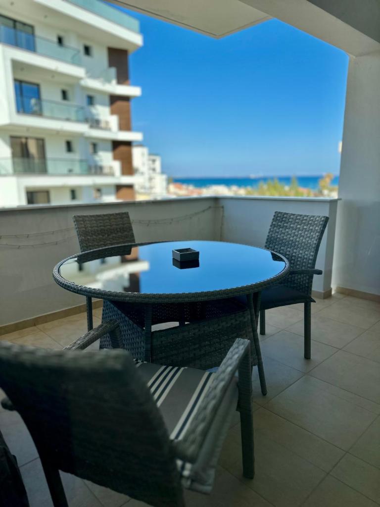 Superb Seaview Flat, Prime Area 2