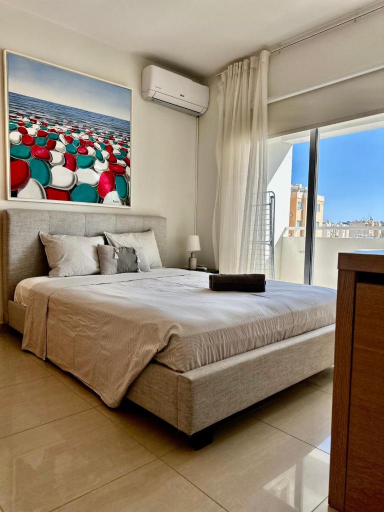 Superb Seaview Flat, Prime Area 4