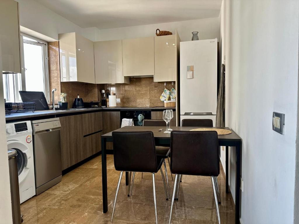 Superb Seaview Flat, Prime Area 8