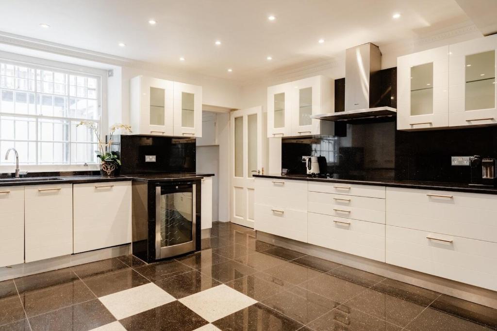 Chic City House | Hyde Park & Oxford St. 5