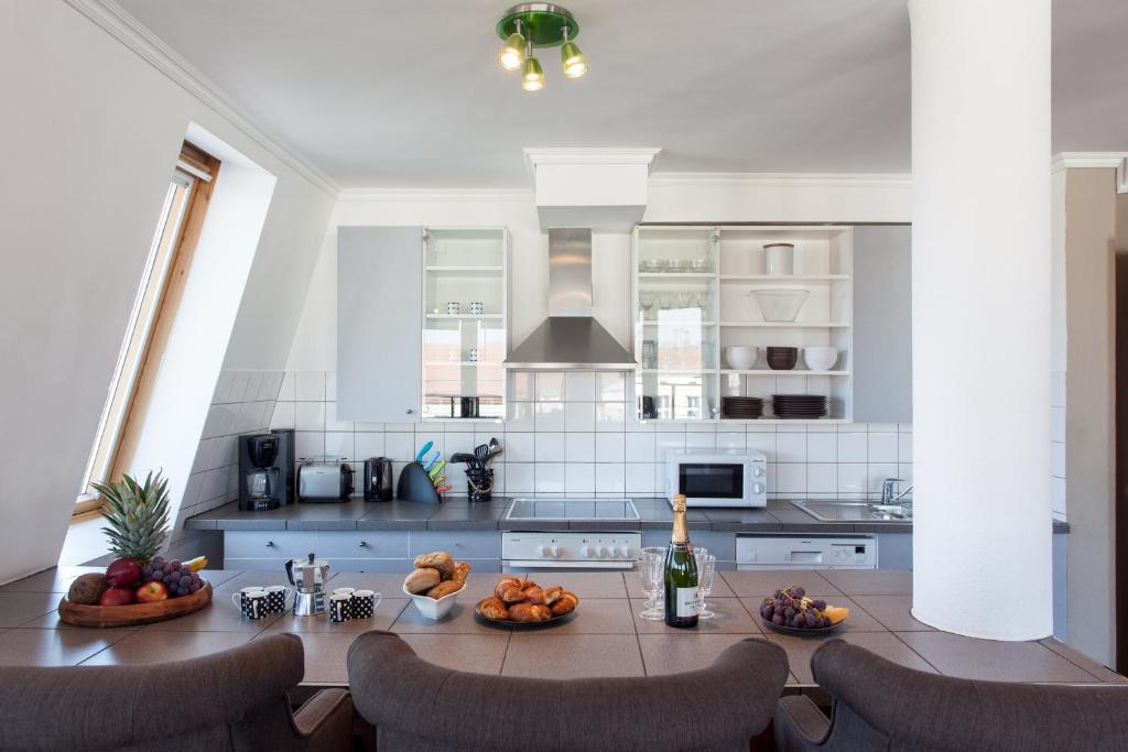 The Danziger, 2 unique roof top units in PrenzlauerBerg, group & family friendly, from 2 up to 7 Guests 4