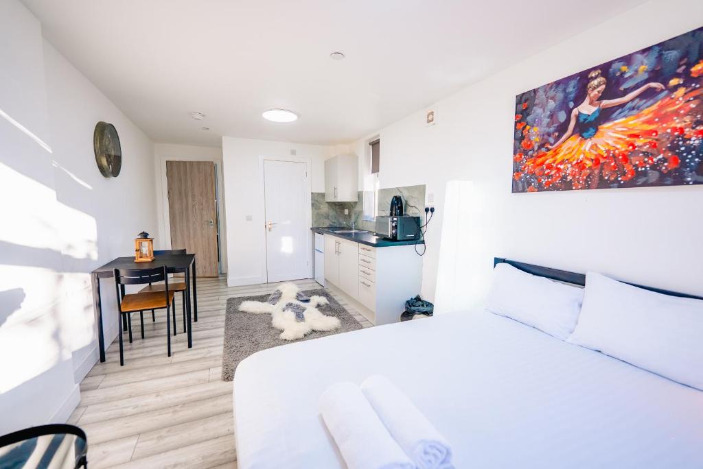 Cozy Cardiff Studio - City Center Gem with Patio 4