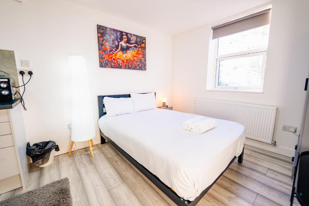 Cozy Cardiff Studio - City Center Gem with Patio 6