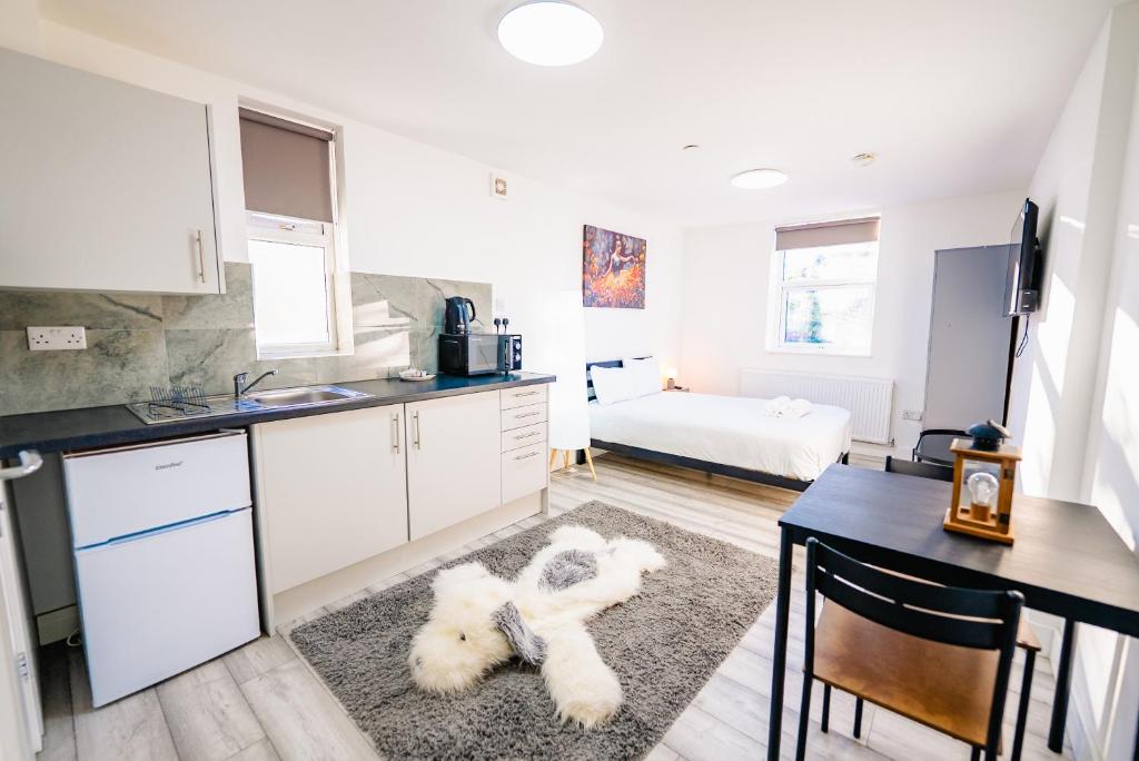 Cozy Cardiff Studio - City Center Gem with Patio 7