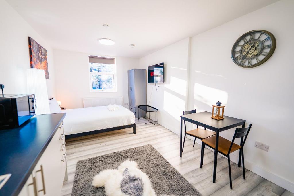 Cozy Cardiff Studio - City Center Gem with Patio 8