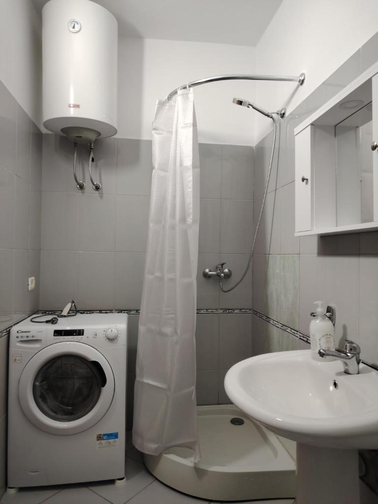 Central Park Station Apartment 8