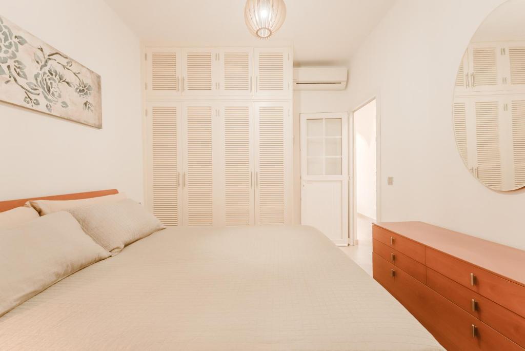 Apartment Old Town Reina Sofia 3 2