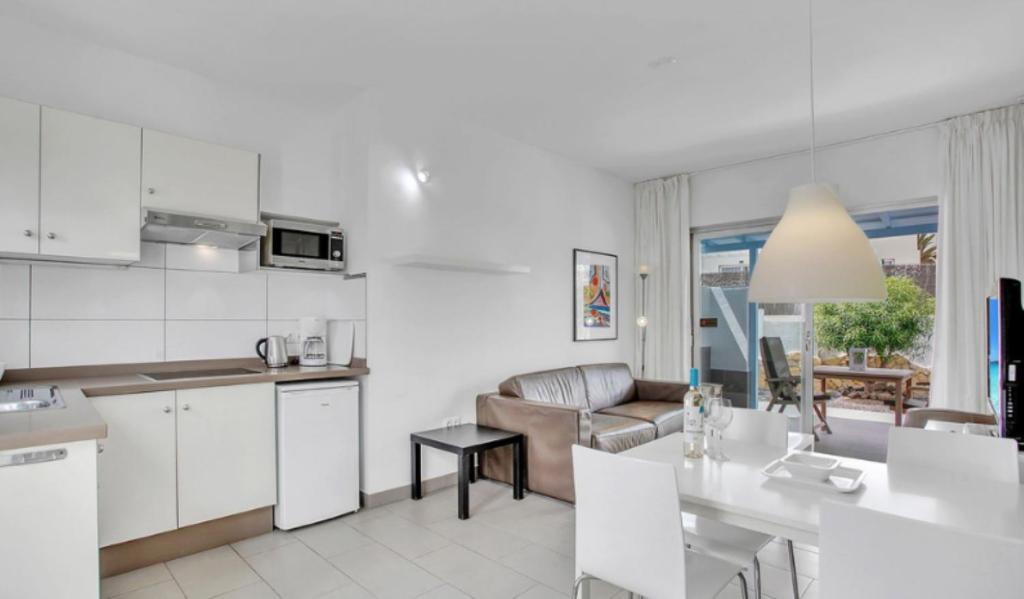 Apartamentos LIVVO Mar Azul - Adults Only 5