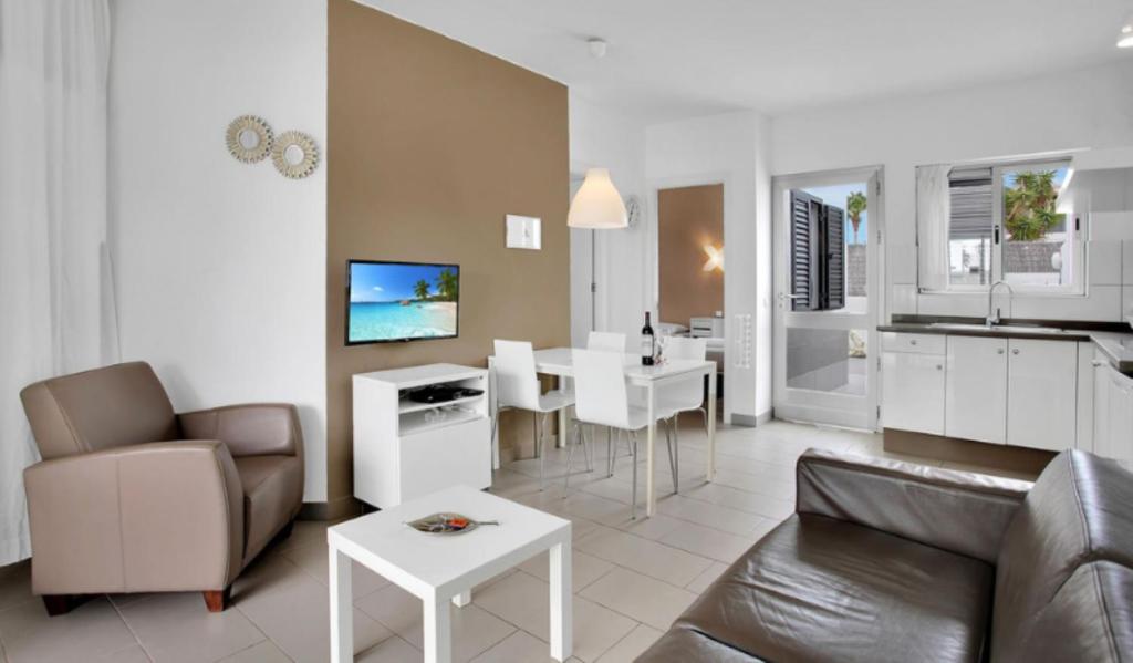 Apartamentos LIVVO Mar Azul - Adults Only 6