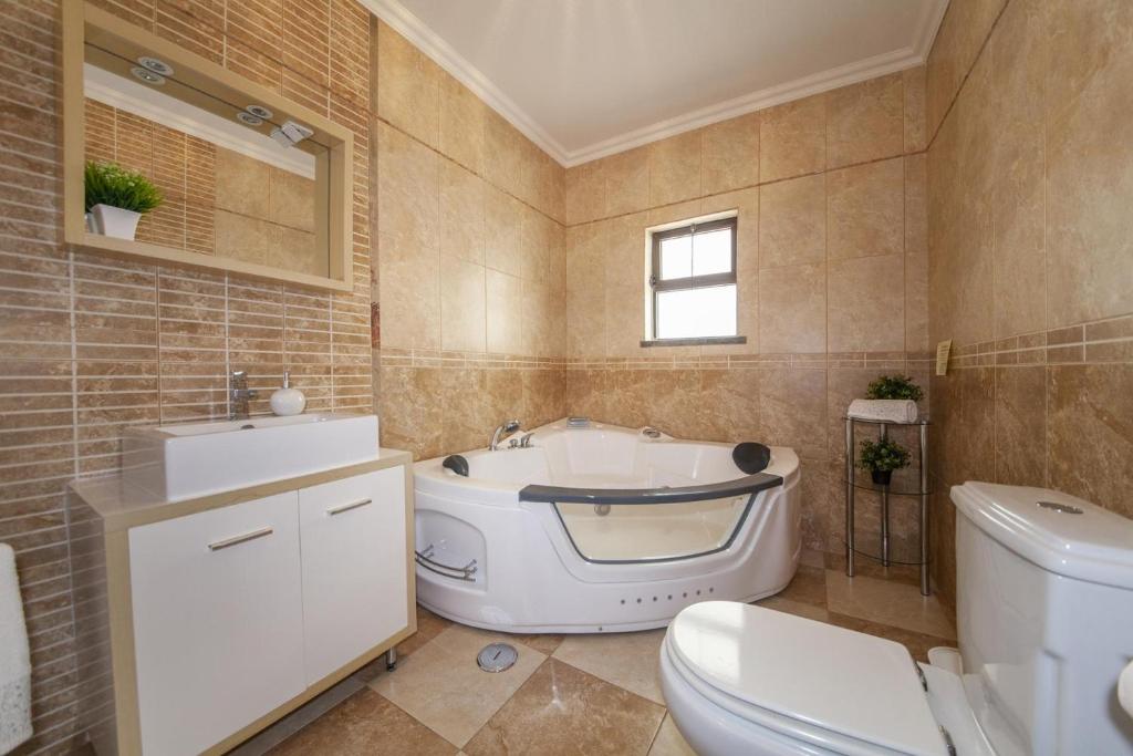 B17 - The Stunning Seaview Apartment 3