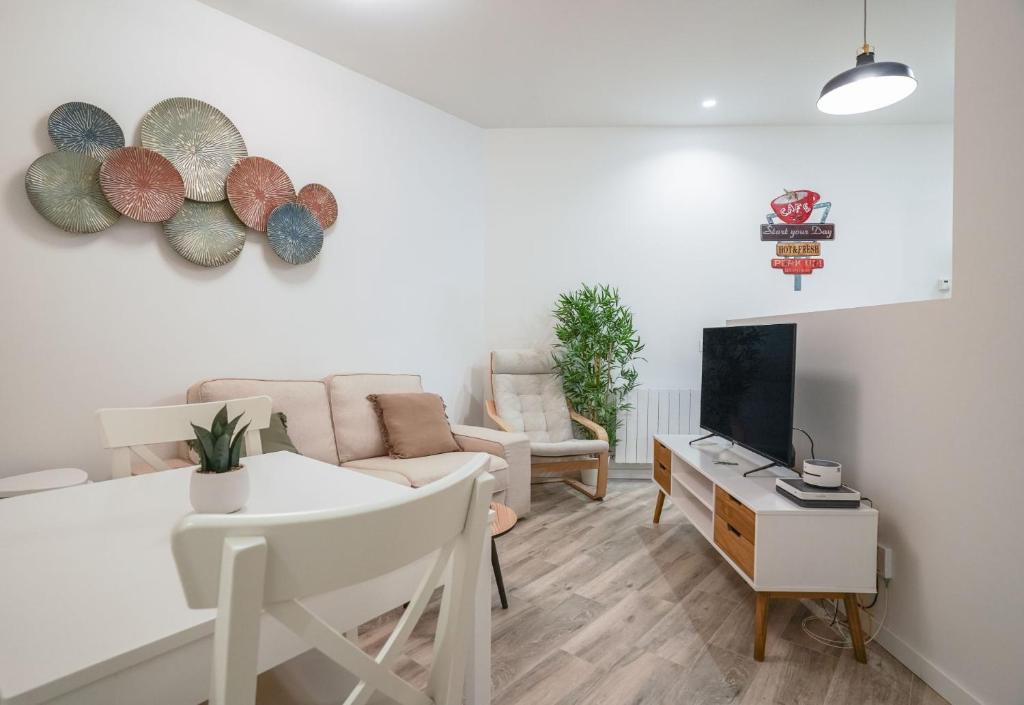 Modern and Cozy-3 Bedrooms 1 Bathroom-Delicias 5