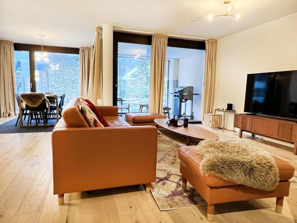 Modern Apartment with Balcony and BBQ at Interlaken West Station