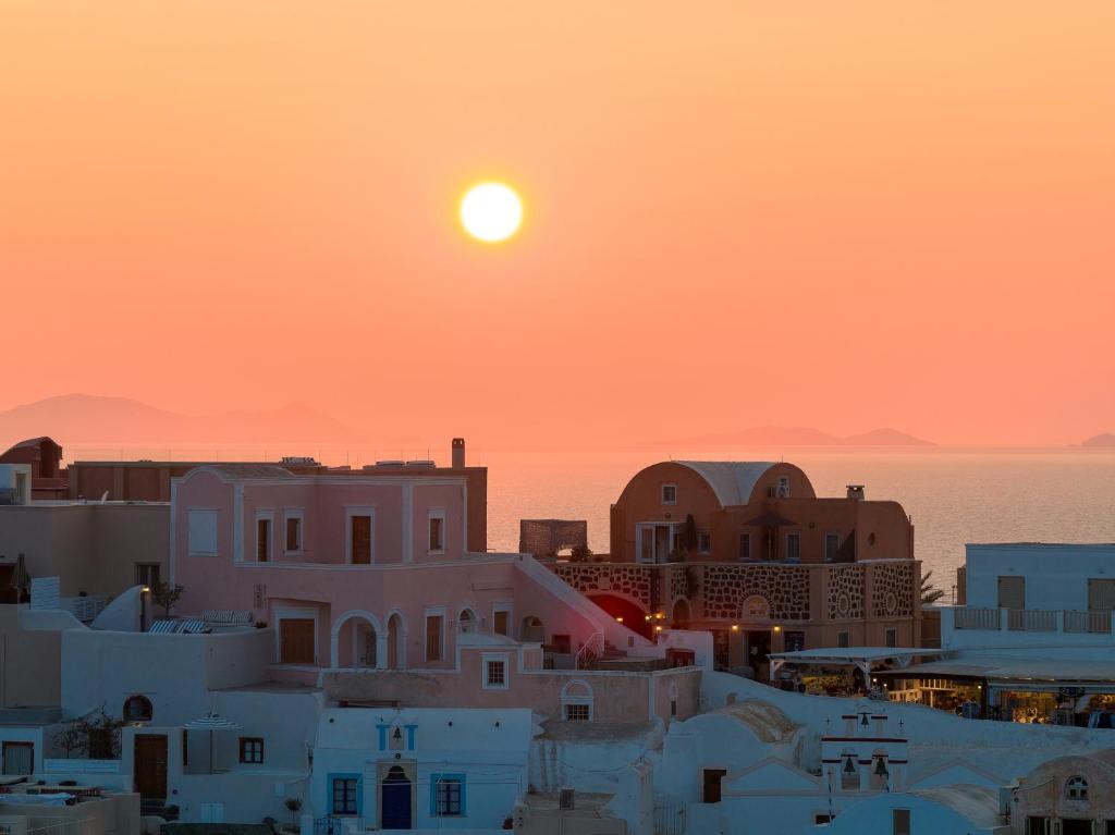 Villa Oasis Oia with Caldera View 7