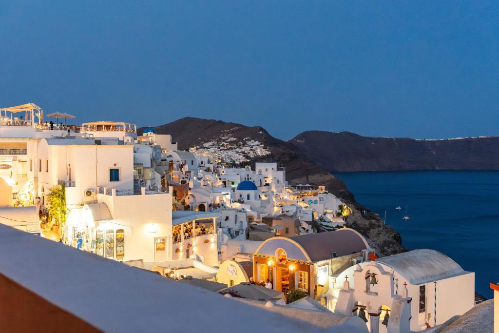 Villa Oasis Oia with Caldera View 5
