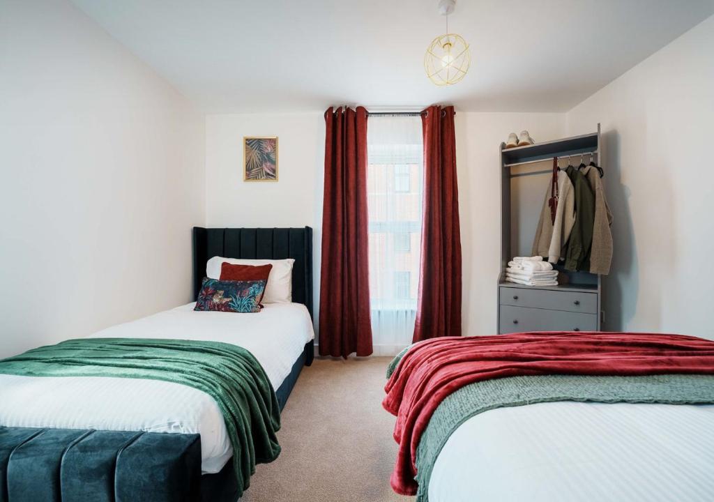 Large 4BR House Leeds, Contractor Friendly 7