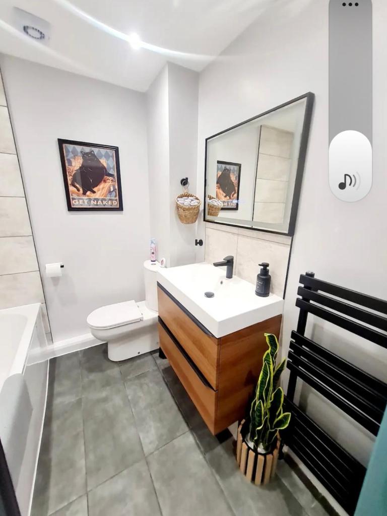Urban 4BR house - Central-FREE parking-NO PARTY 8