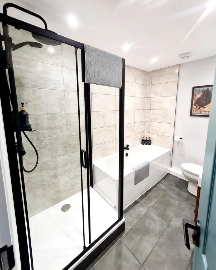 Urban 4BR house - Central-FREE parking-NO PARTY 3