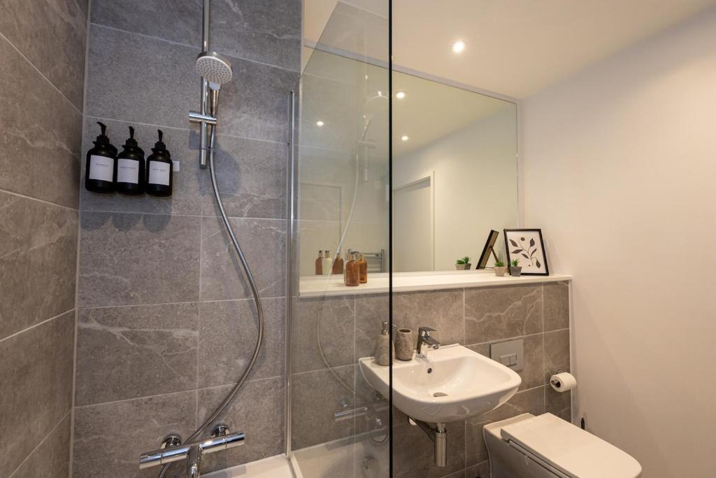 Skyline 2BR Apartment Manchester City Centre 3