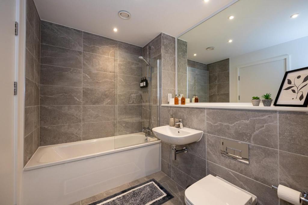 Skyline 2BR Apartment Manchester City Centre 7
