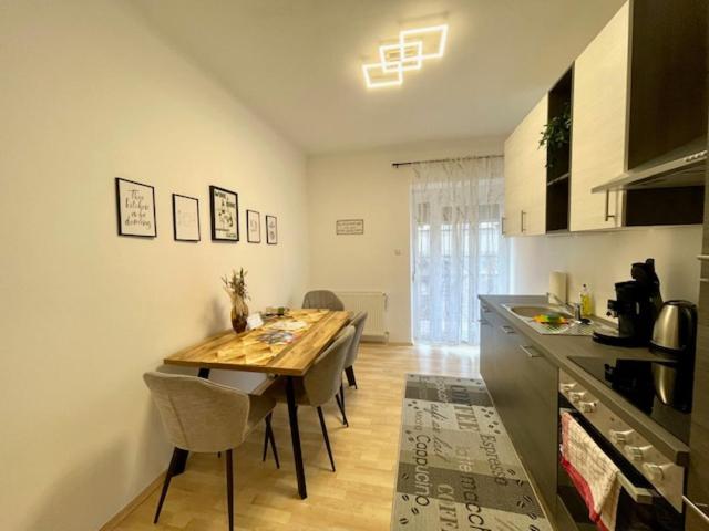 Elegante Wohnung mit Balkon - Nähe Stadthalle 8