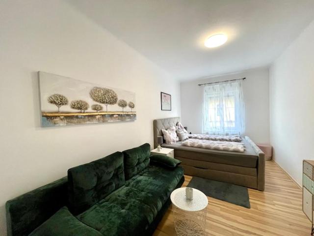 Elegante Wohnung mit Balkon - Nähe Stadthalle 2