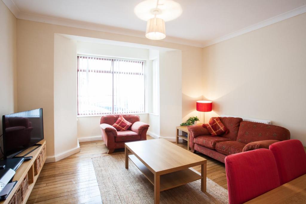 1 Fitzhamon Embankment APARTMENTS opposite Principality Stadium - LONG STAY OFFER 6