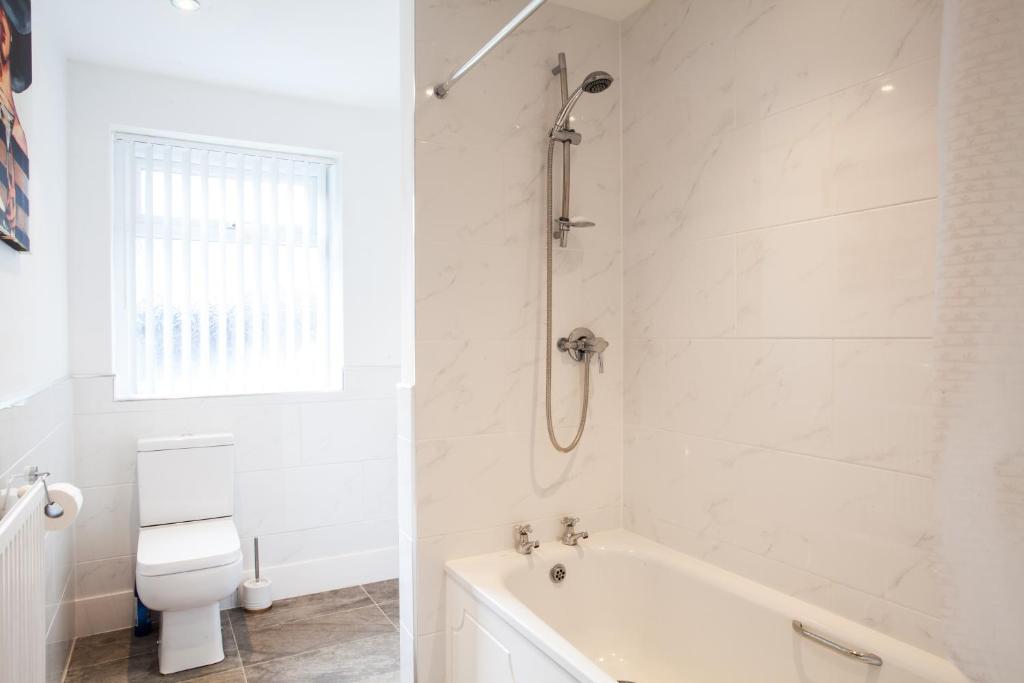 1 Fitzhamon Embankment APARTMENTS opposite Principality Stadium - LONG STAY OFFER 8
